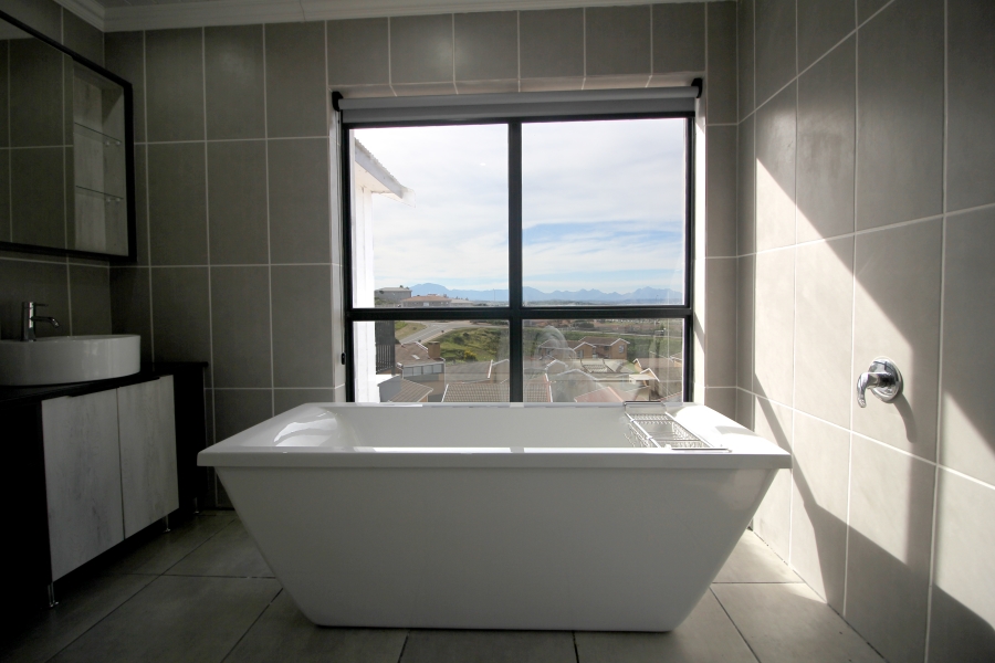 3 Bedroom Property for Sale in Menkenkop Western Cape
